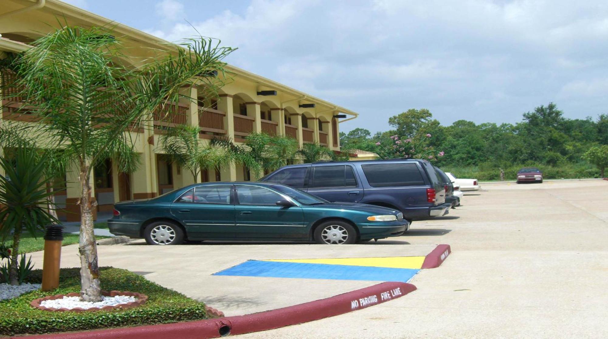 Americas Best Value Inn & Suites-Alvin/Houston Exterior photo