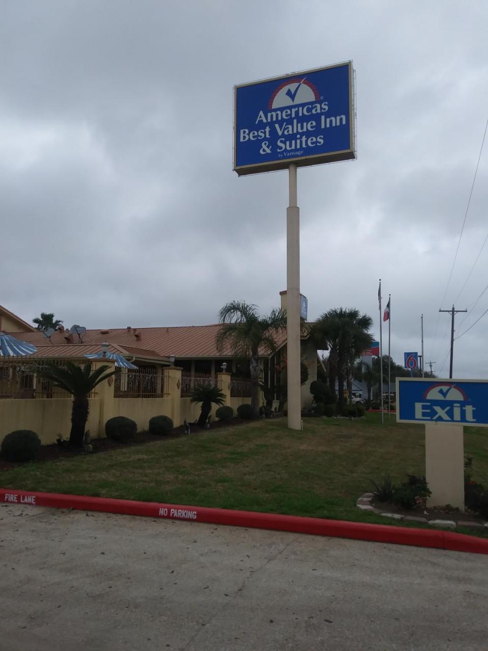 Americas Best Value Inn & Suites-Alvin/Houston Exterior photo